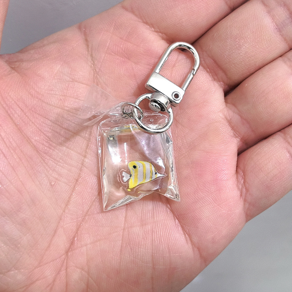 노란색 열대어 문 버클