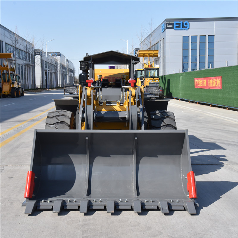 山东荣工井下燃油装载机，内燃铲运机，矿用、隧道开采四轮铲车