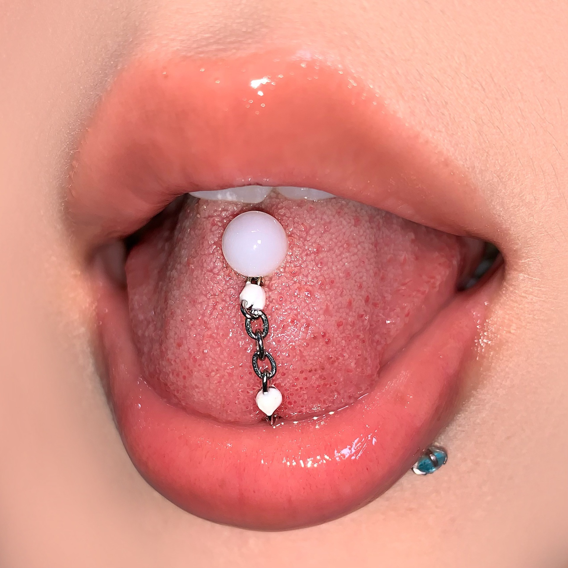 Silver pointed spike labret stud material detail