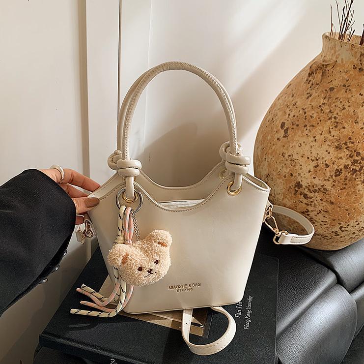 Popular ultra caliente bolso de cubo de mano para mujeres 2025 nuevo nicho Zhong universal bolso de viaje casual simple mochila de hombro