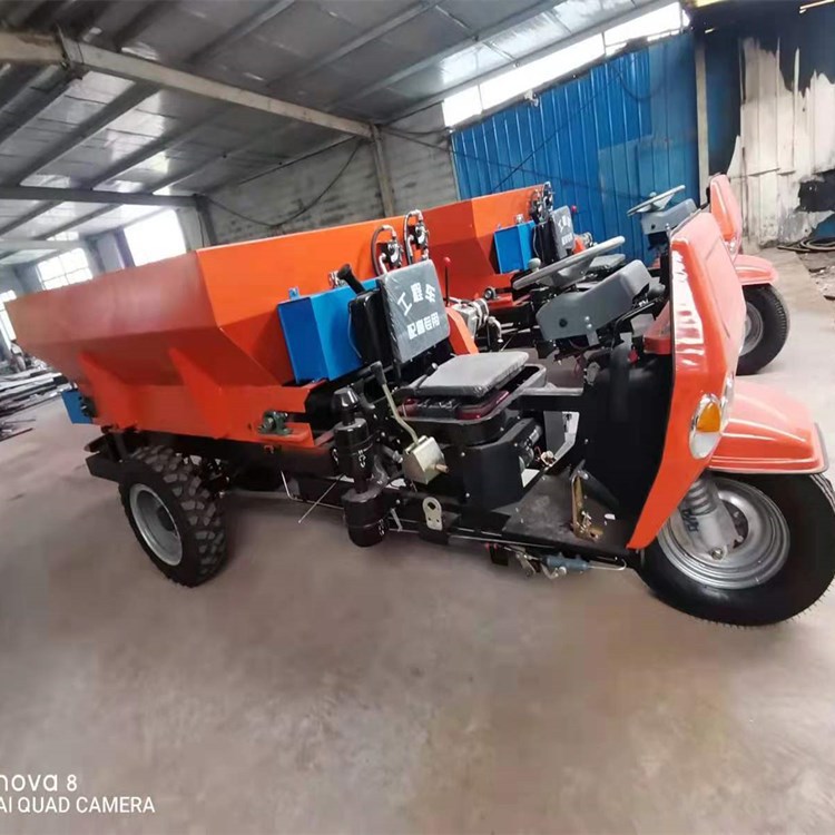农场大面积扬粪车黑龙江农用三轮撒粪机鼠草大棚施肥车现货供应