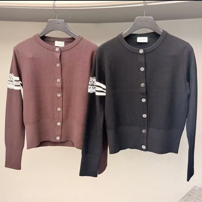 26 Golf's new autumn/winter collection: a soft and comfortable, versatile, round-neck knitted cardigan 26 Golf's new autumn/winter collection: a soft and comfortable, versatile, round-neck knitted cardigan