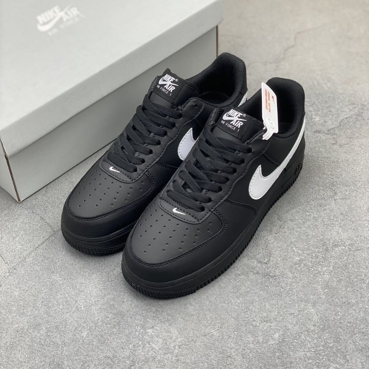 Pure original black and white low-top sneakers, popular for men and women, black warrior casual sports shoes