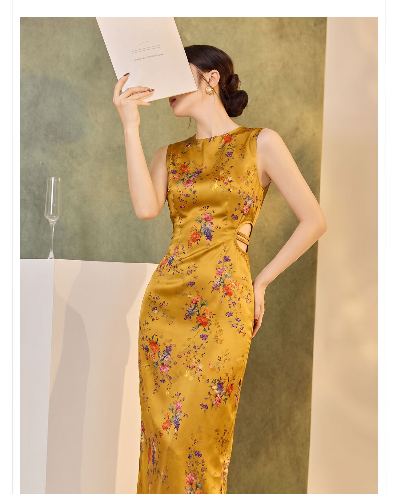 Sườn xám satin in hoa thắt lưng mạ vàng chạm rỗng — màu vàng chi tiết 11