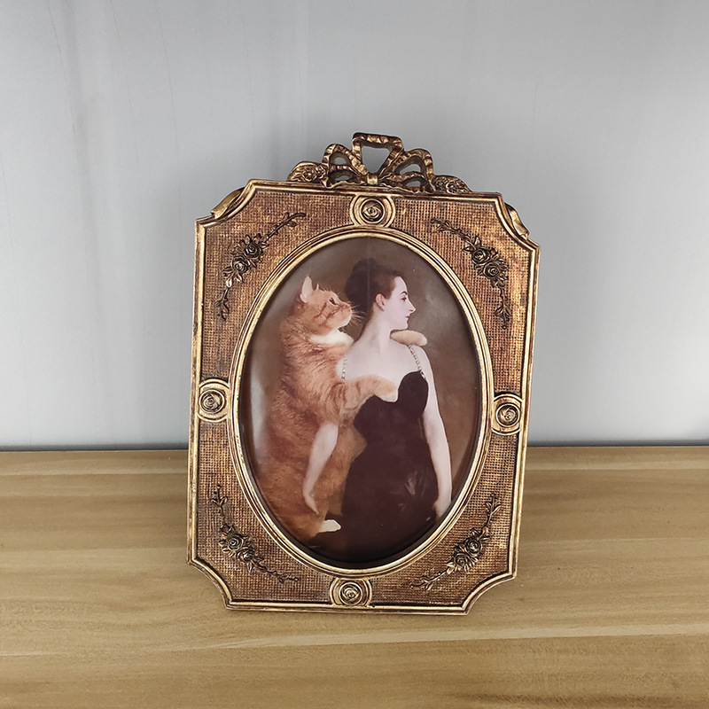Retro wall photo frame with bow