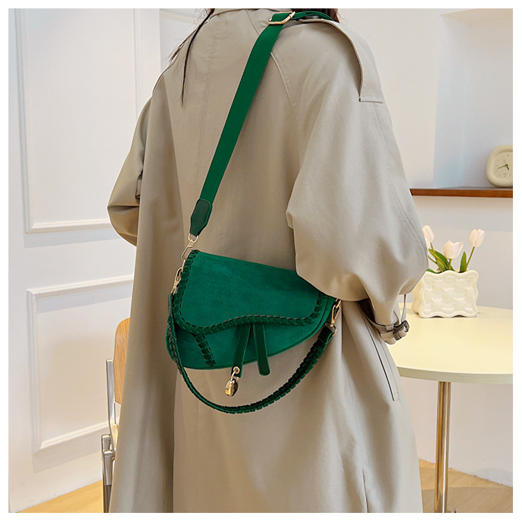 Styles de sacs à main chauds sur Facebook Sacs pour femmes 2024 automne nouvelle tendance de la mode sac de selle portable version coréenne simple givré épaule unique crossbod_voghion.com