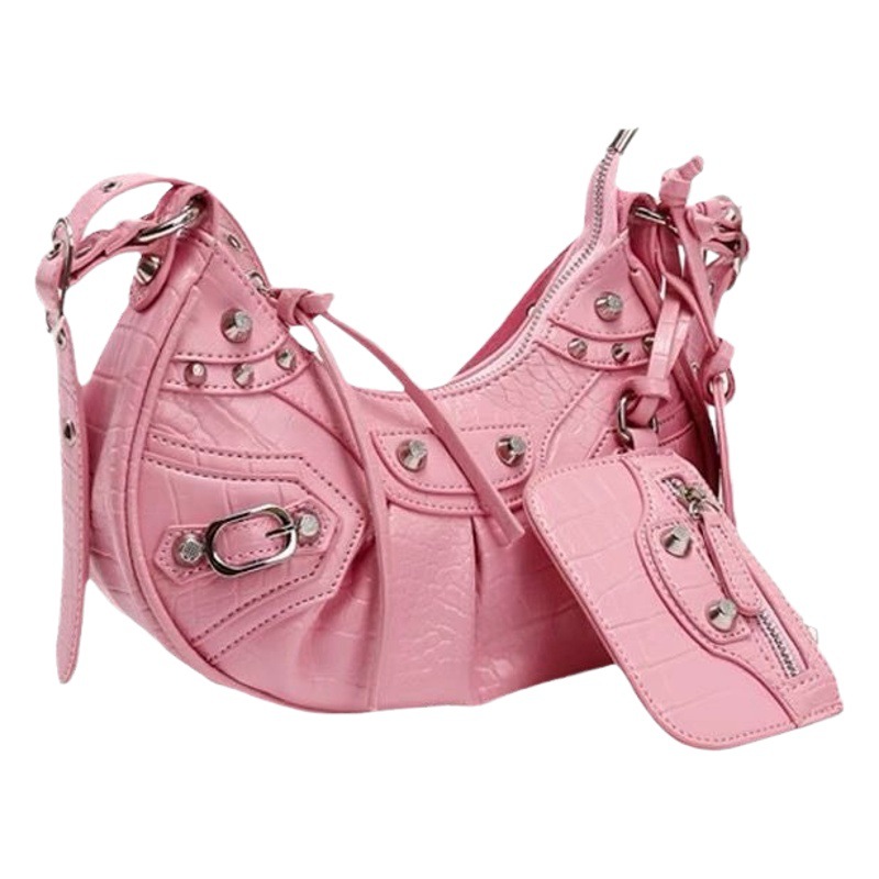 2024 nuevo bolso de locomotora remache bolso de borla bolso plisado estilo punk bolso de axila moda bolso femenino de un solo hombro de alta gama