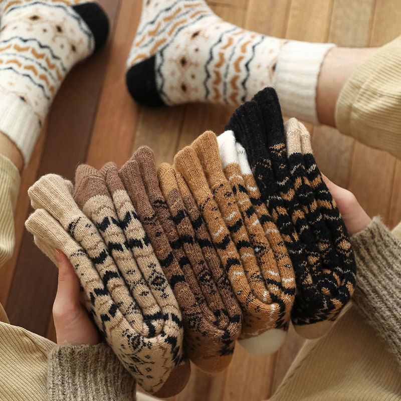 Men's Winter Thick Socks Mid-Tube Thickeneded Terry Retro Forest Style Student Couple Thick Socks New Warm Autumn