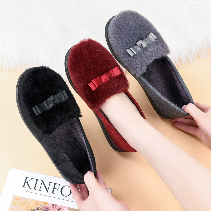 Old Beijing cotton shoes for women in winter plus velvet and thickening for the elderly to keep warm and fashionable soft-soled non-slip mother's cloth shoes plush and bean shoes