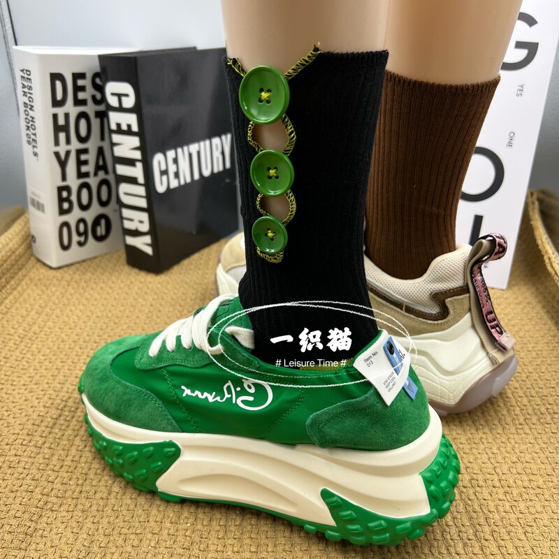 One-woven cat new socks Women's European-style personalized heavy industry button open mid-calf socks ins Net red tide socks pile socks One-woven cat new socks Women's European-style personalized heavy industry button open mid-calf socks ins Net red tide socks pile socks