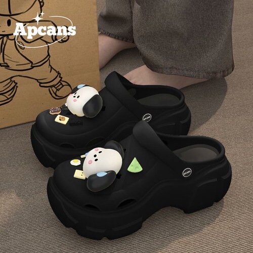 PVC hole shoes for women's 2025 new style beach anti-slip waterproof poop feeling summer Internet celebrity wearing sandals for women