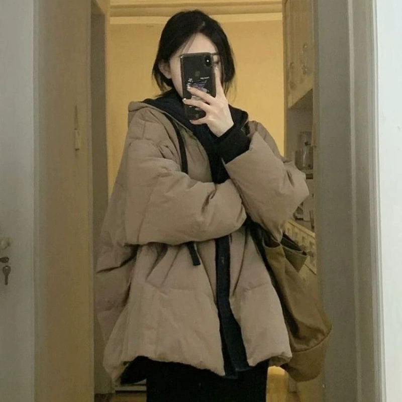 Новая зимняя хлопковая куртка 2025 года для женщин, в американском ретро-стиле, с капюшоном, свободного кроя, универсальная, с эффектом высокого класса, утолщенная и теплая.