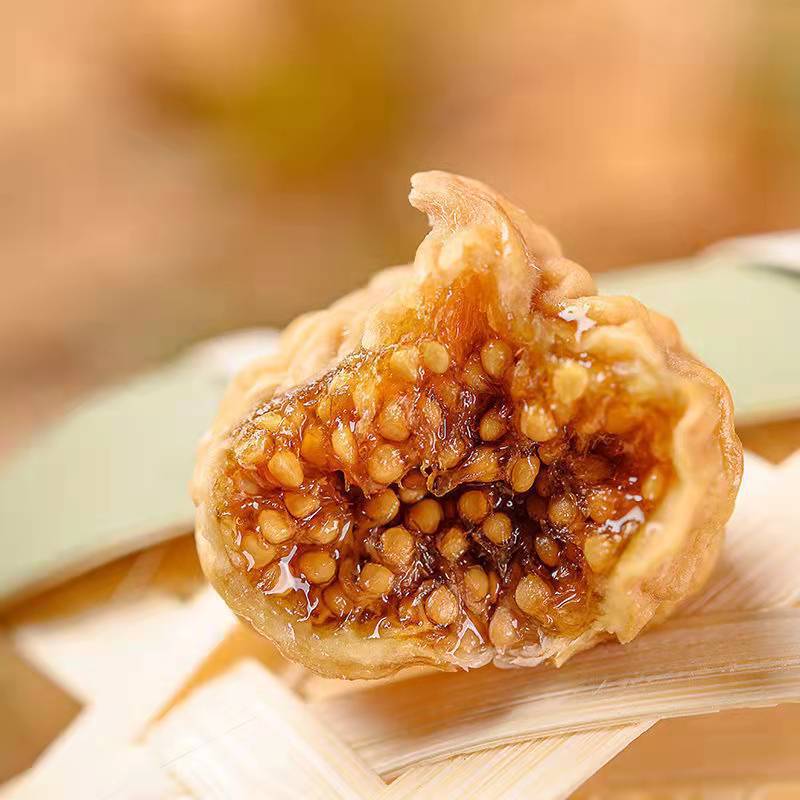 New original color figs, a specialty of Xinjiang, sun-dried fresh figs for tea, soaked in water, and soup figs