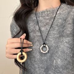 时尚锤纹镶钻皮绳圆环长款项链女小众轻奢高级感毛衣链配饰可调节