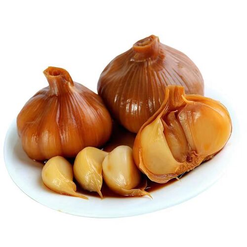 Pickled garlic in sugar and vinegar, brown sugar garlic cloves, pickled fresh garlic, sweet garlic sauce, preserved vegetables, appetizer, side dish, refreshing pickles, pickled vegetables wholesale
