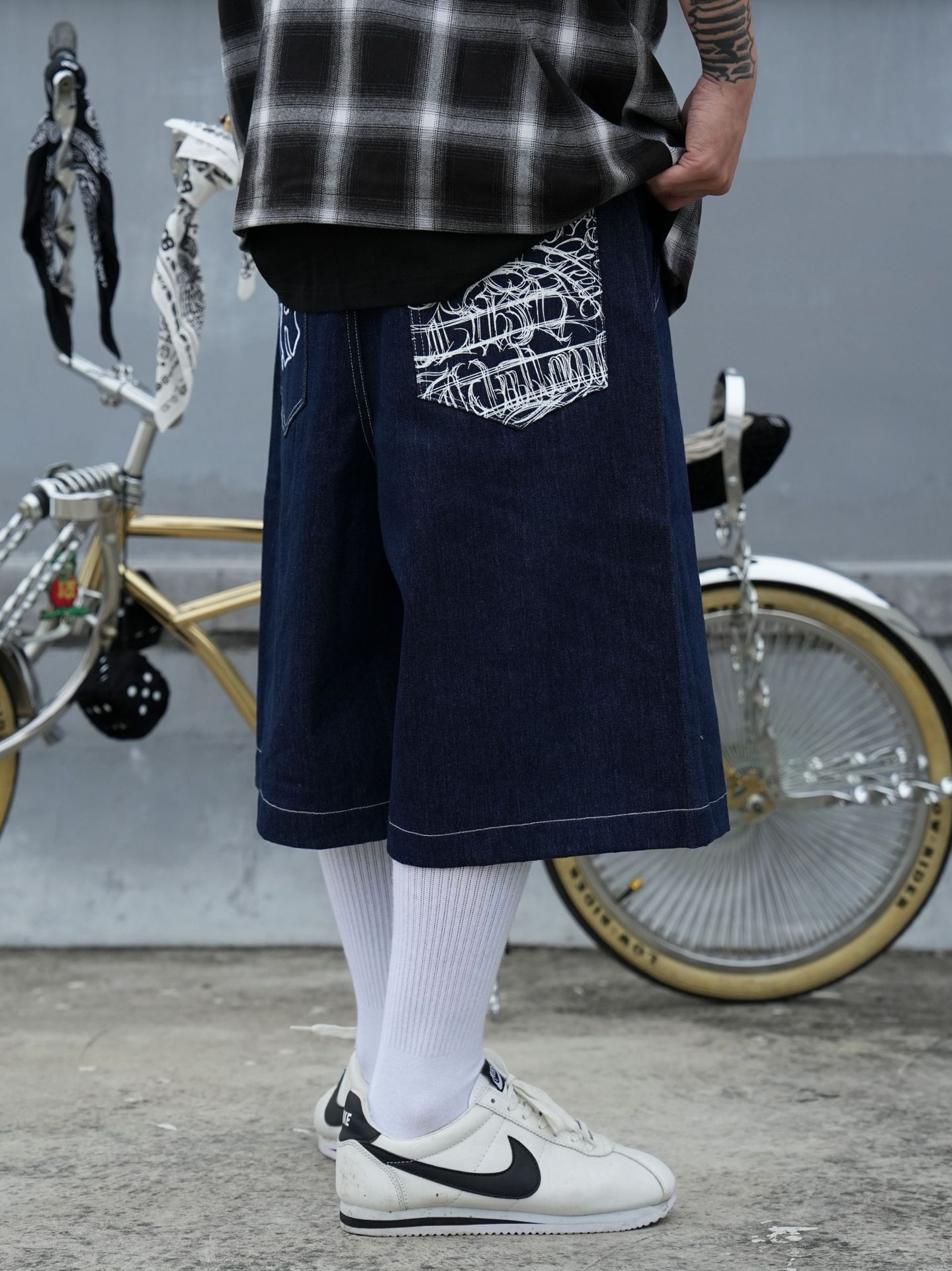 Herr denim shorts chicano stil med blomsterbroderi_voghion.com