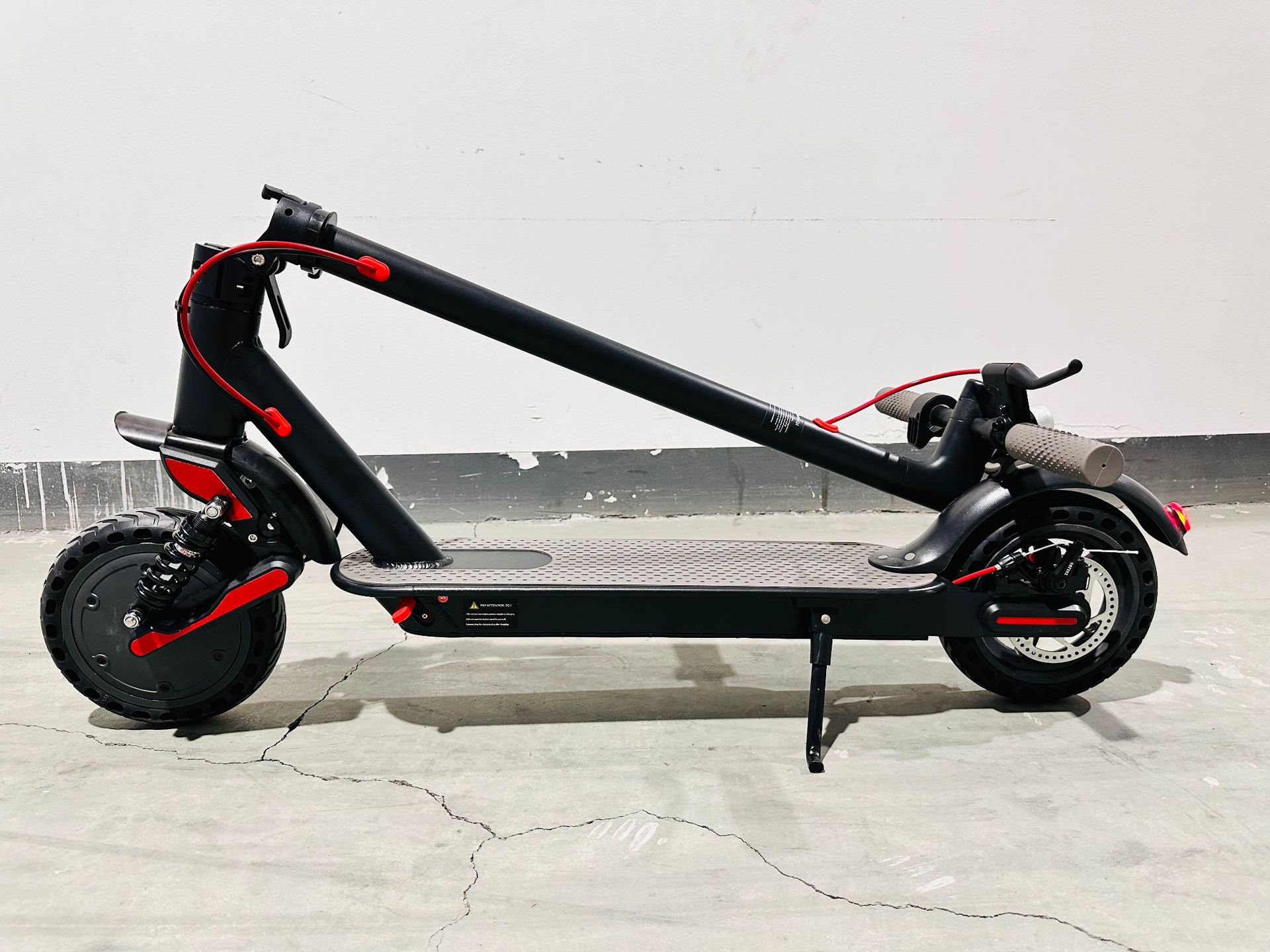 Overseas warehouse straight hair electric scooter 8.5 inch folding scooter driving two-wheeled scooter mini electric car