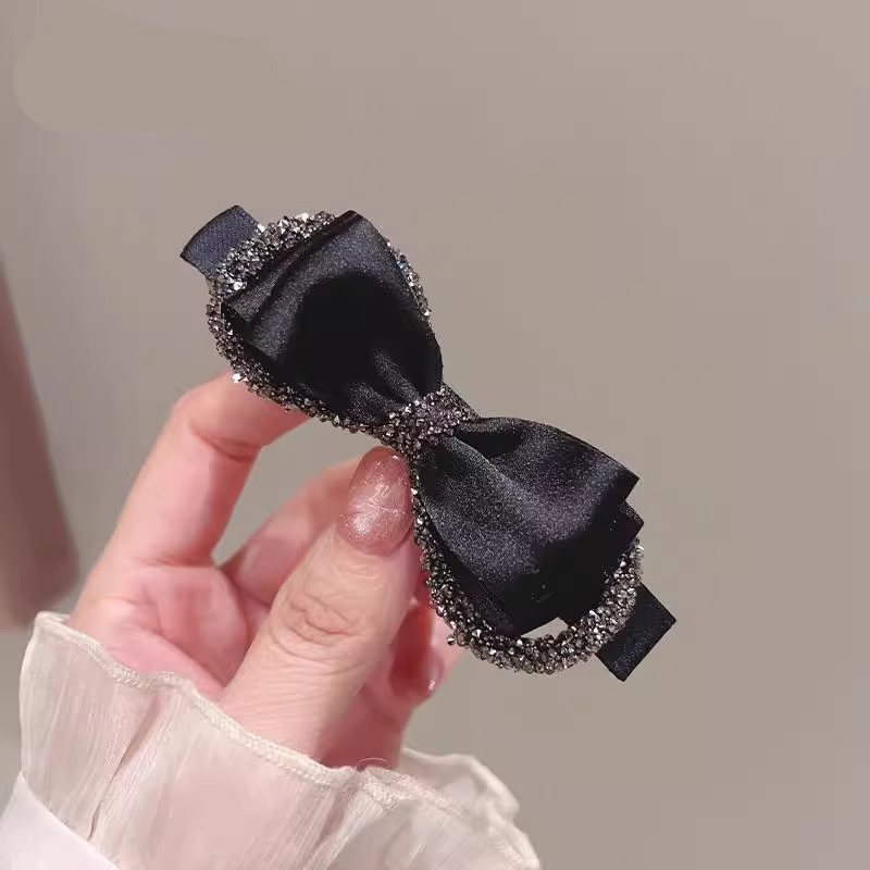 軽くて豪華な質感の蝶結びのヘアピンの小さい香風の黒い一字は後頭部の髪を挟みます。|undefined
