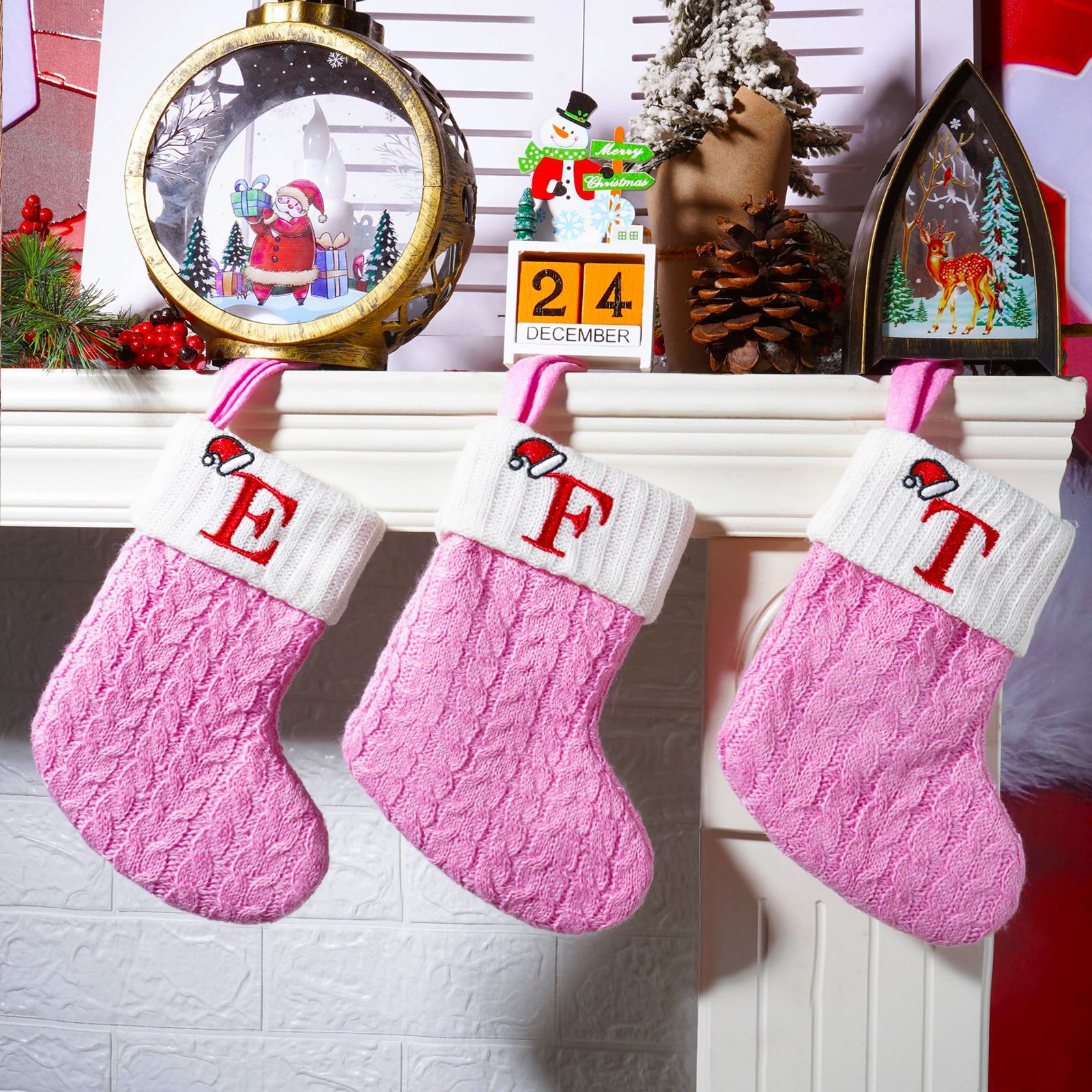 Decoración de Navidad transfronteriza de punto rosa calcetines de Navidad letras creativas bordadas ventanas colgantes de regalo de árbol de Navidad