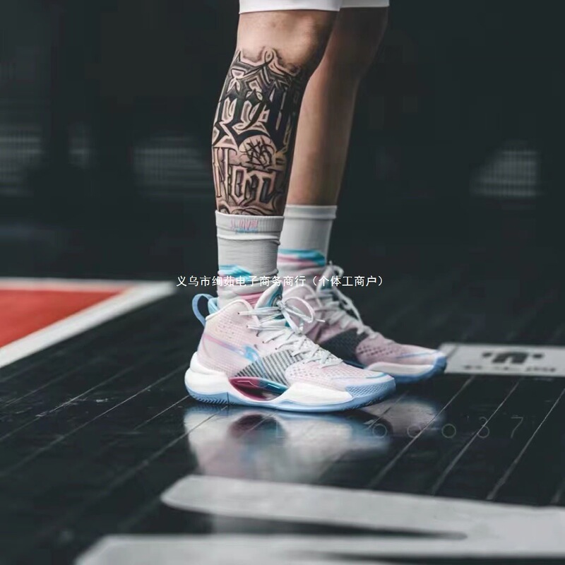 Ultra-Light 2025 Ultra-Light Basketball Shoes for Men, New Standard White Mid-Top Basketball Shoes with Sound-Making Friction and Shock Absorption