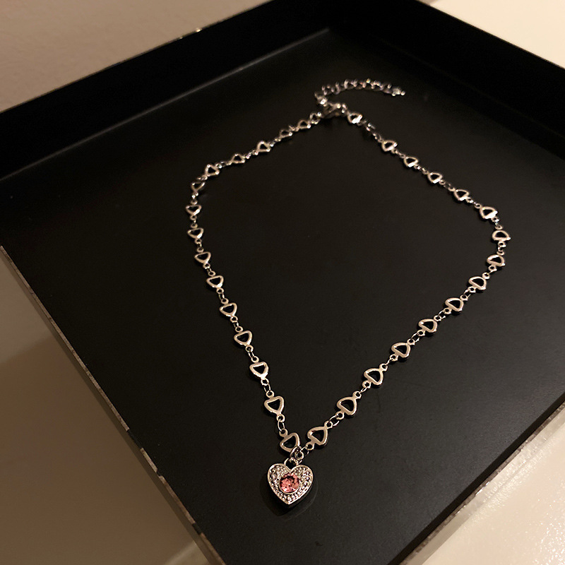 Art Und Weise Diamant-verkrustete Herzförmige Hängende Halskette Retro-legierungshalskette display picture 5
