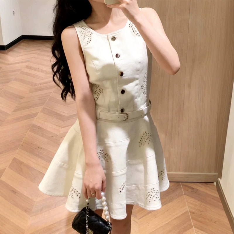 European Station 26 Spring/Summer New Ivory White Design Hollow Out Sleeveless Denim Belted Dress Short Skirt European Station 26 Spring/Summer New Ivory White Design Hollow Out Sleeveless Denim Belted Dress Short Skirt