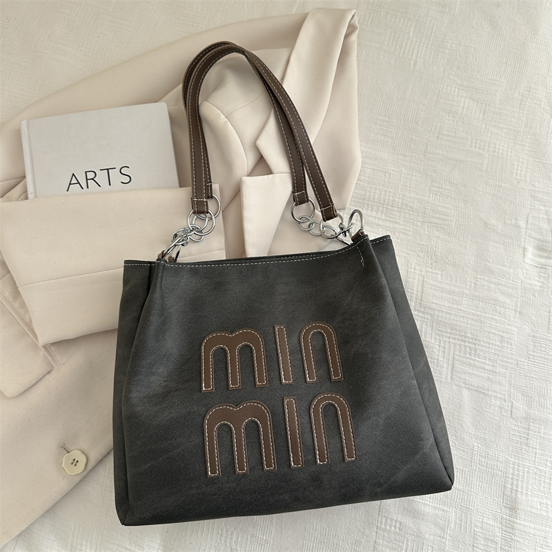 Carta de dama de gran capacidad de invierno 2024 nuevo estilo versátil bolso casual bolso de alta calidad sensación de moda