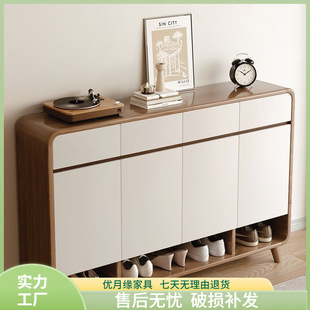 ��������ľɫЬ���T�ڼ�������ǵ������P��һ�w�ռ{�����¿�Ь��
