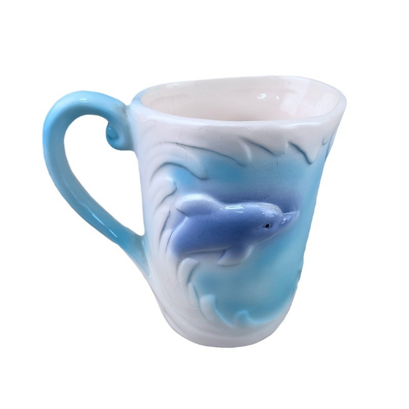 Delfín en relieve fresco creativo bajo vidriado pintado a mano ballena tridimensional pez globo animal marino cerámica taza de café