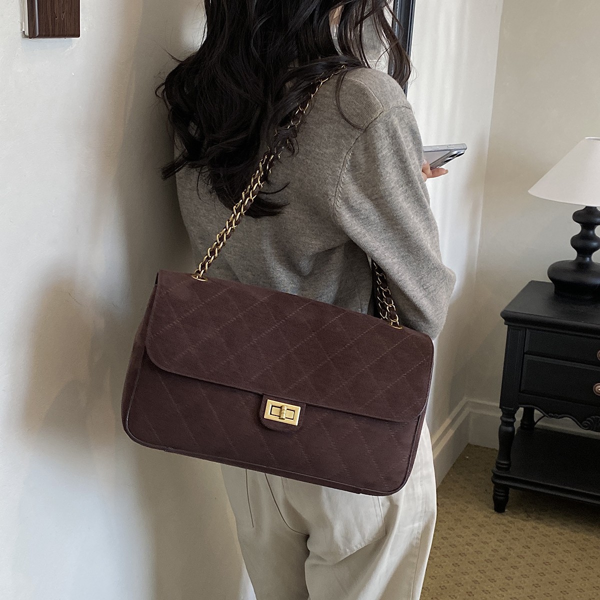 Korean Dongdaemun small Chanel-style handbag, light luxury small square bag with diamond embroidery, fashionable chain, high-end crossbody bag