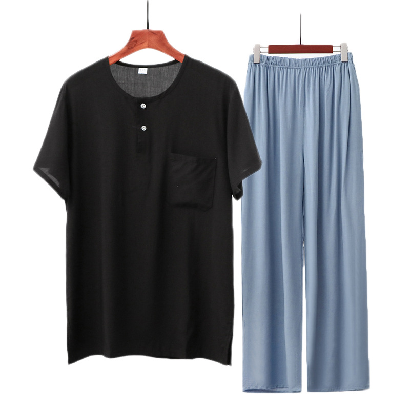 블랙 풀오버 + 라이트 블루 바지