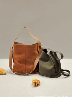 Big design one-shoulder bag
