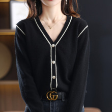 新款V字领羊绒开衫上衣女士休闲潮流针织衫时尚简约通勤毛衣外套