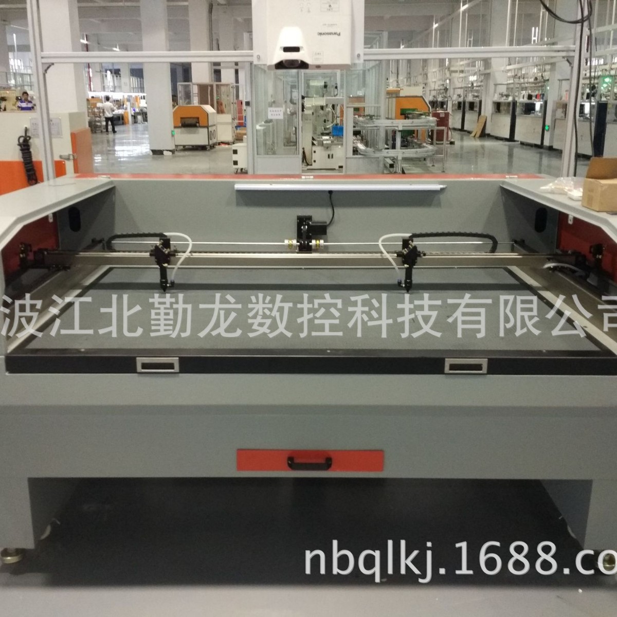 鞋厂专用双头异步智能下料机，投影定位激光切割机，自动识别定位