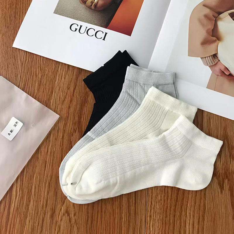 Italian Hm Silk Solid Color Vertical Stripe Mesh Short Socks, Breathable Thin Style for Spring and Summer, Simple Basic Low-Cut Short Socks