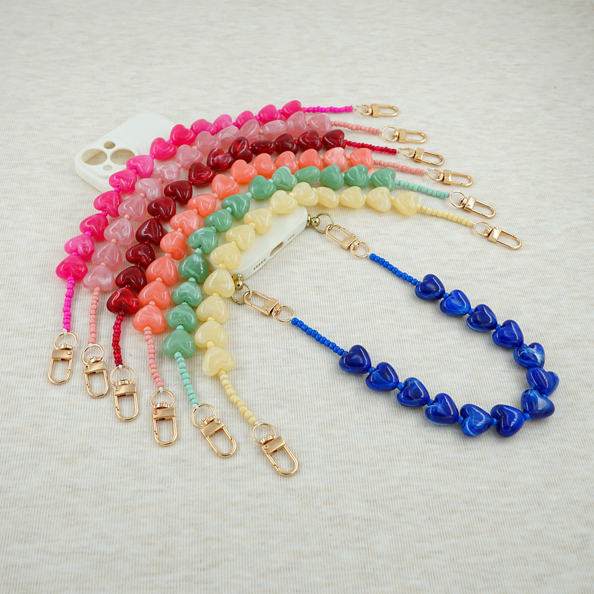 Cross-border bestseller acrylic heart-shaped phone chain, beaded wrist strap, handbag chain, phone case accessory, bag chain