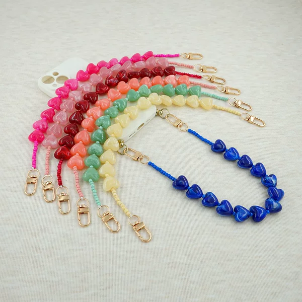 Cross-border bestseller acrylic heart-shaped phone chain, beaded wrist strap, handbag chain, phone case accessory, bag chain