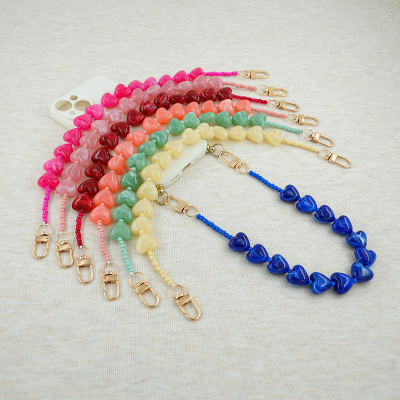Cross-border bestseller acrylic heart-shaped phone chain, beaded wrist strap, handbag chain, phone case accessory, bag chain Cross-border bestseller acrylic heart-shaped phone chain, beaded wrist strap, handbag chain, phone case accessory, bag chain