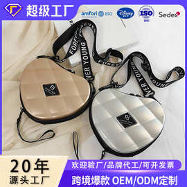 pc硬壳收纳化妆包时尚便携心型手拿包防水过夜洗漱盒定制logo工厂