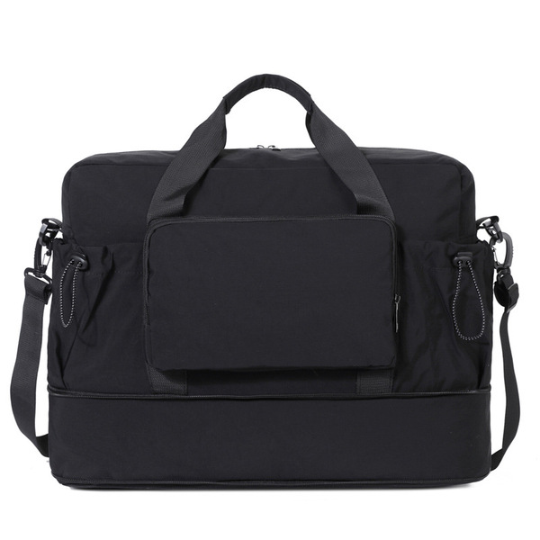 Sports bag wet and dry separation