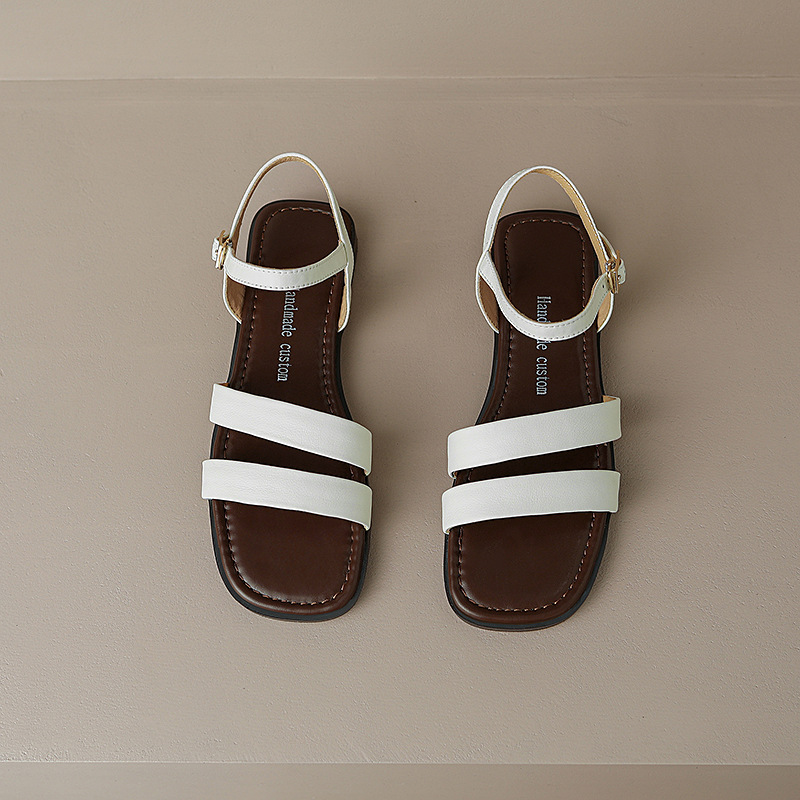 Fashionable retro leather sandals square toe with a strap