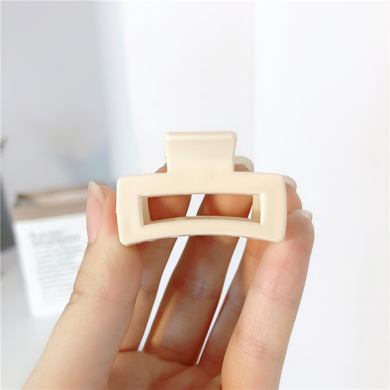 Simple Style Square Plastic Resin Hollow Out Hair Claws display picture 1