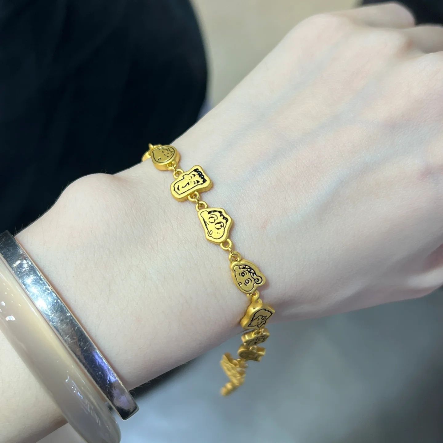 [Crayon Shin-Chan Family Portrait] Bracelet for Men and Women Gold Color Cartoon High-End Retro Fashion Jewelry