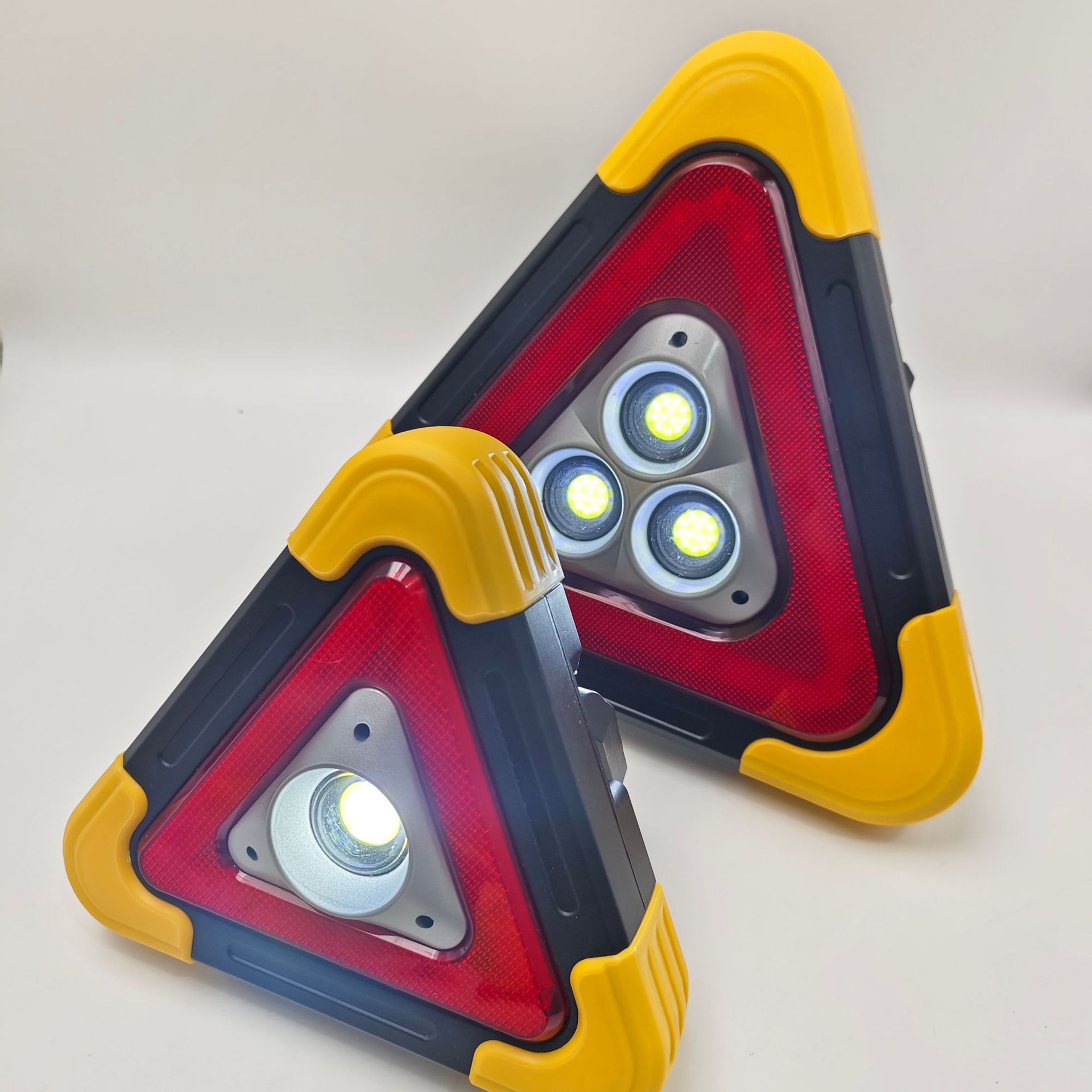 Car warning sign with LED lighting, USB charging port, solar-powered triangular warning sign