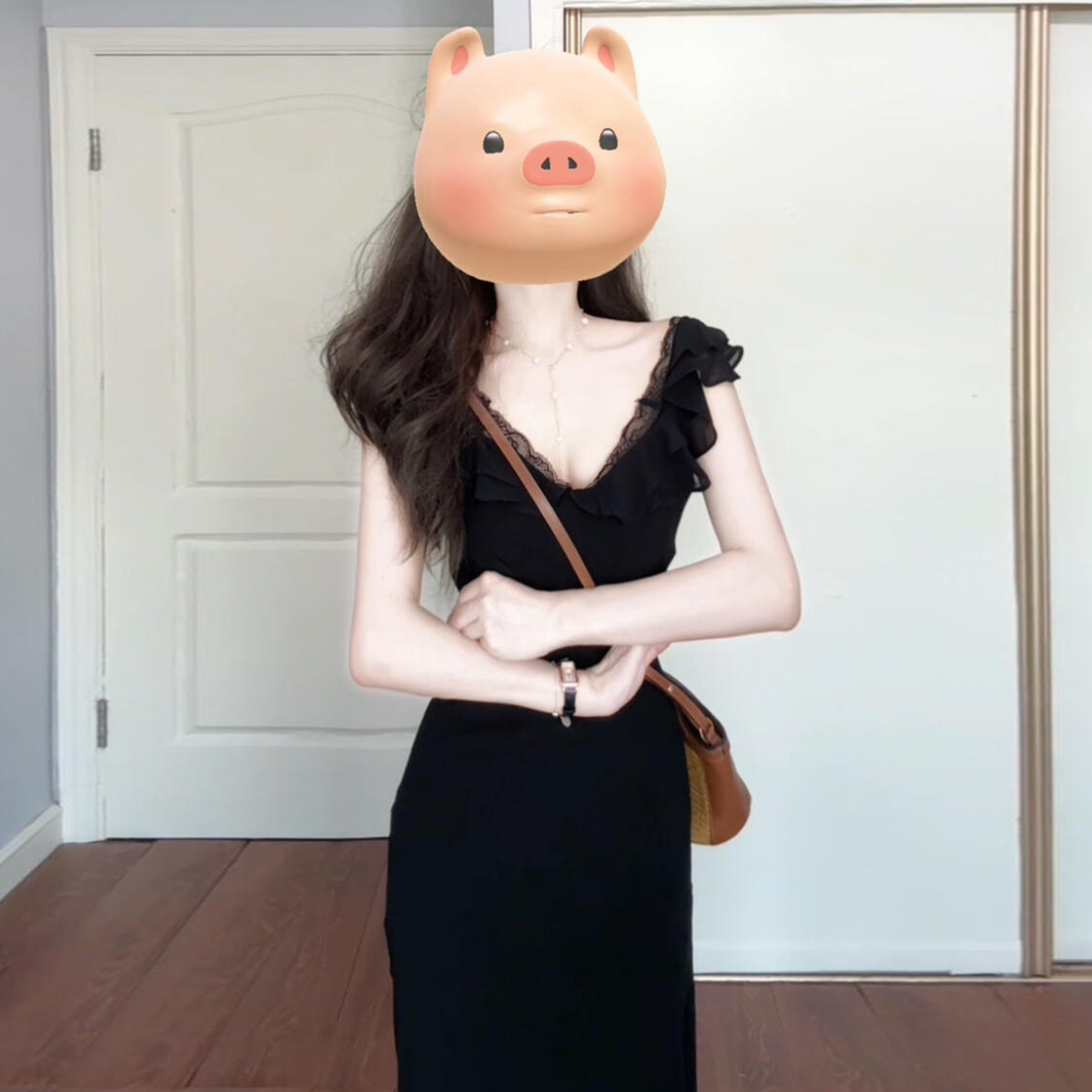 Hepburn Style French Black Sleeveless Lace V-Neck Dress for Women Summer 2025 New Elegant Waist Long Skirt