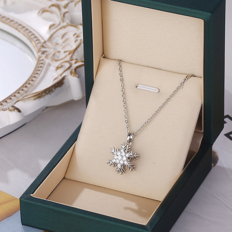 Collar de acero de titanio para mujeres simple y versátil estilo ligero de lujo nicho diseño de alta calidad no decoloración joyería de cadena de clavícula al por mayor