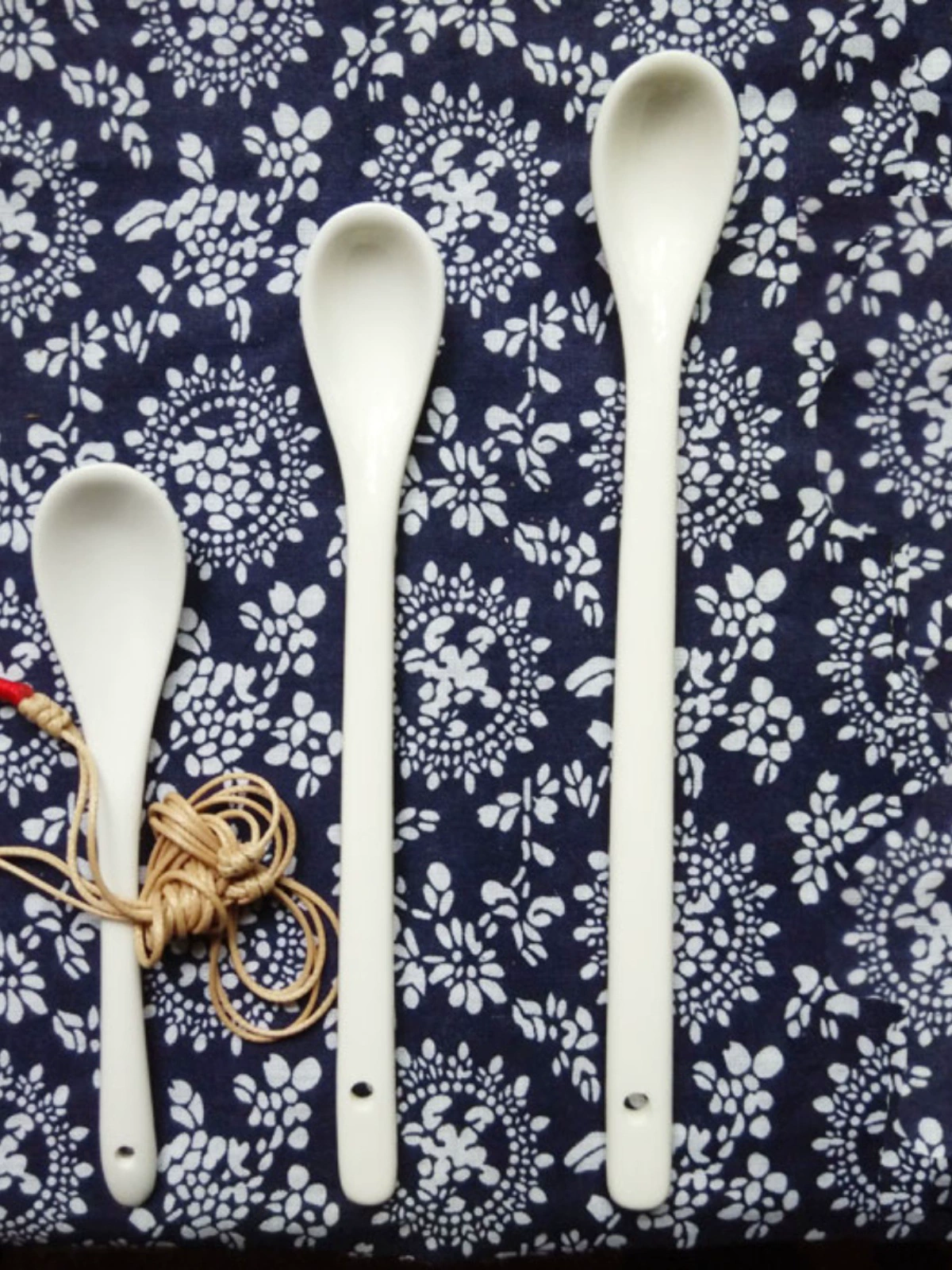 Кофейная ложка с длинной ручкой, керамическая ложка для перемешивания, керамическая ложка для приправ, широкая ложка, керамическая маленькая белая ложка, чисто белая бытовая оптовая продажа