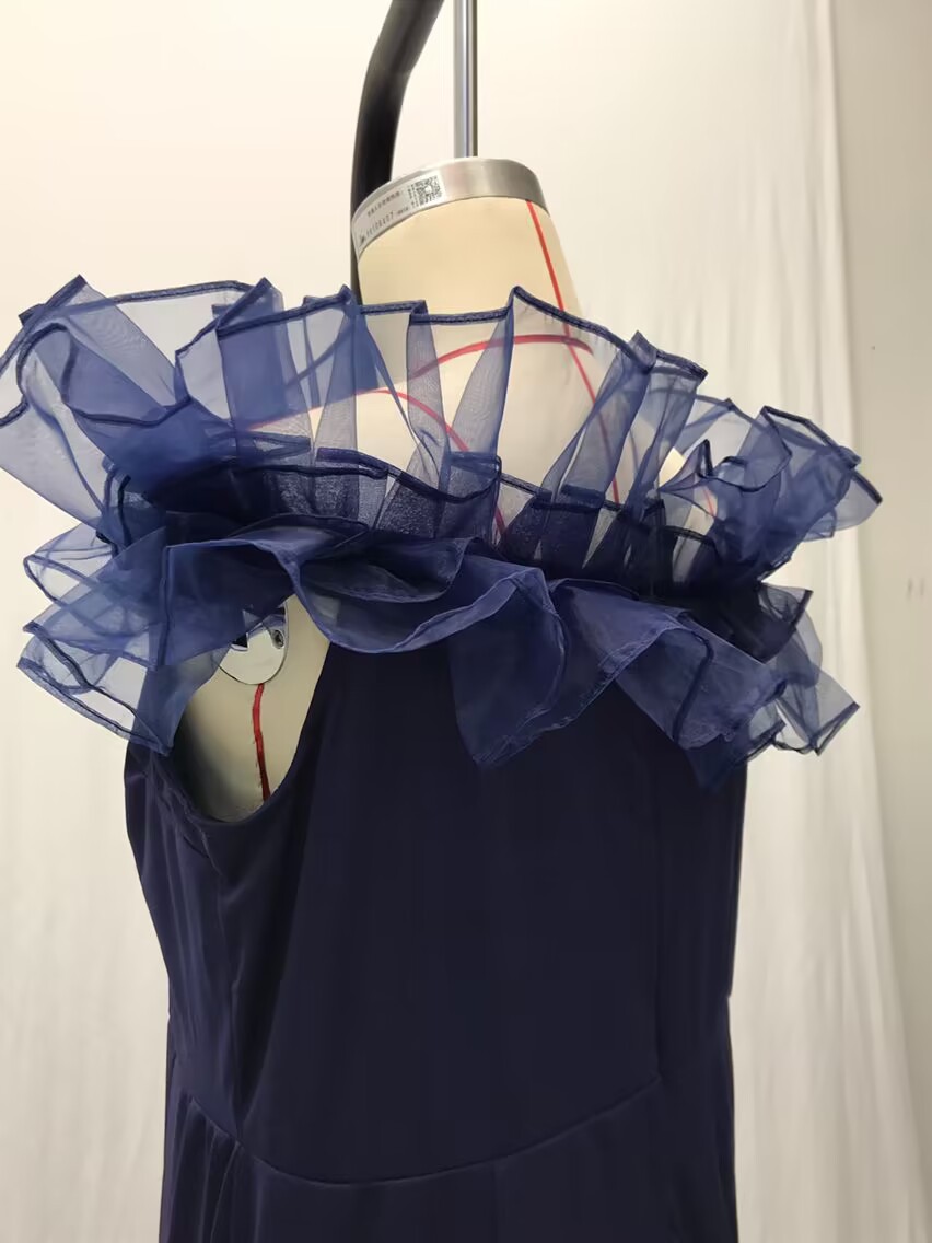 Elegantes Damen Strickkleid Mit Ein-schulter-schnitt Und Rüschen_voghion.com