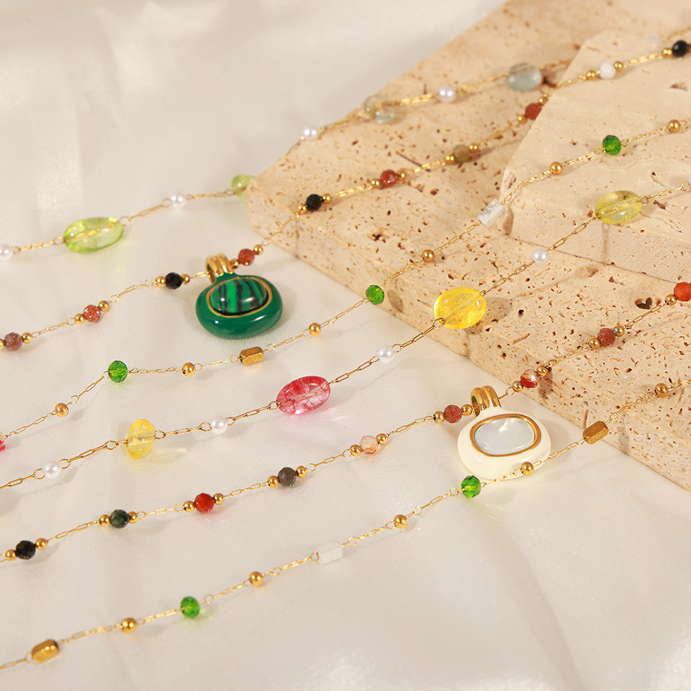 Neue Modepersönlichkeit Nische Titanstahl vergoldet Naturstein Anhänger handgefertigte Perlen Halskette_voghion.com