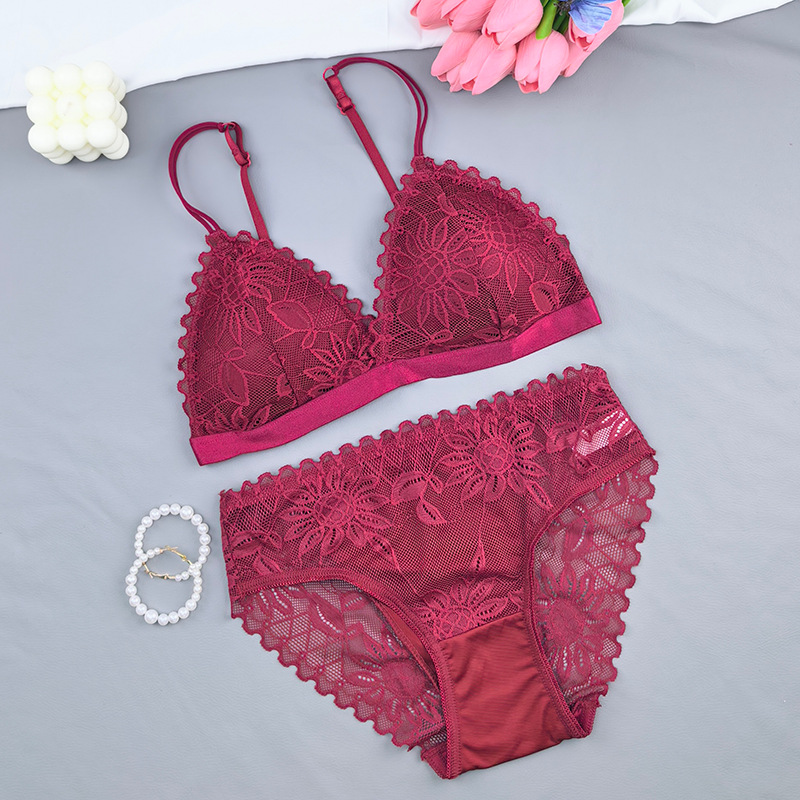 Conjunto de sujetador de copa triangular transfronteriza sin anillo de acero de hebilla de una sola fila de cinturón para limpiar el pecho de encaje sexy envuelto en el pecho de la mujer